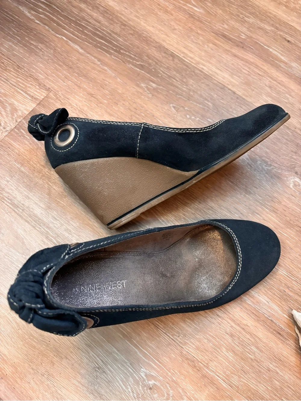 Nine West Dk Teal Suede Wedge Pumps with Back Knot. Size 8 But Would Fit 8.5.